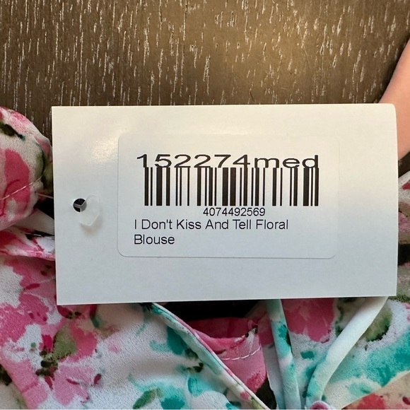 Pink Lily “I Don’t Kiss and Tell” Floral‎ Blouse - Picture 5 of 12